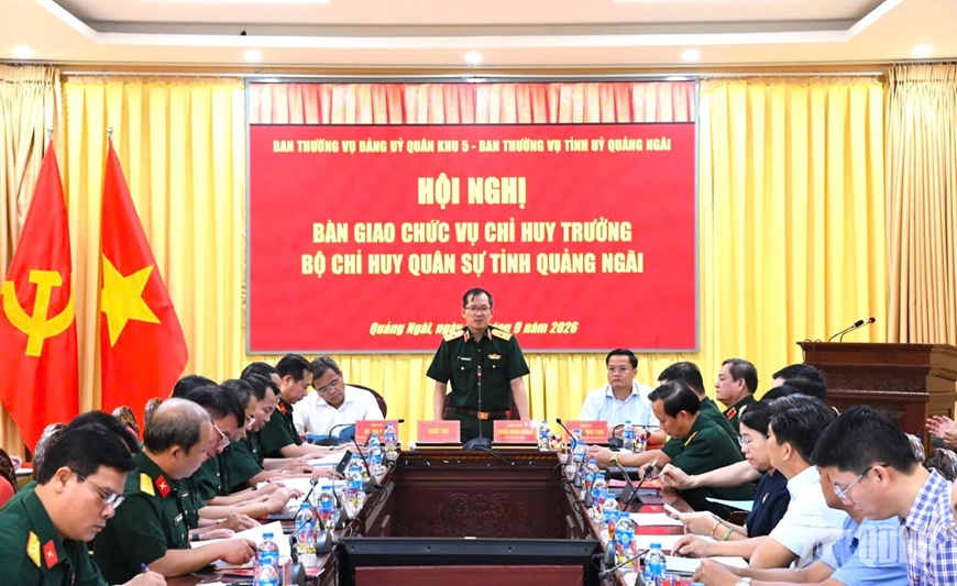Bàn giao chức vụ Chỉ huy trưởng Bộ CHQS tỉnh Quảng Ngãi